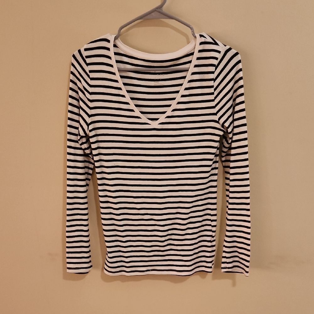 a new day Black and White Striped Long Sleeve V-Neck Tee